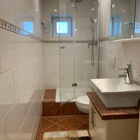 Souterrain-wohnung Fuer Monteure 2zi, Kueche, Bad Nahe A96 In شقة *
